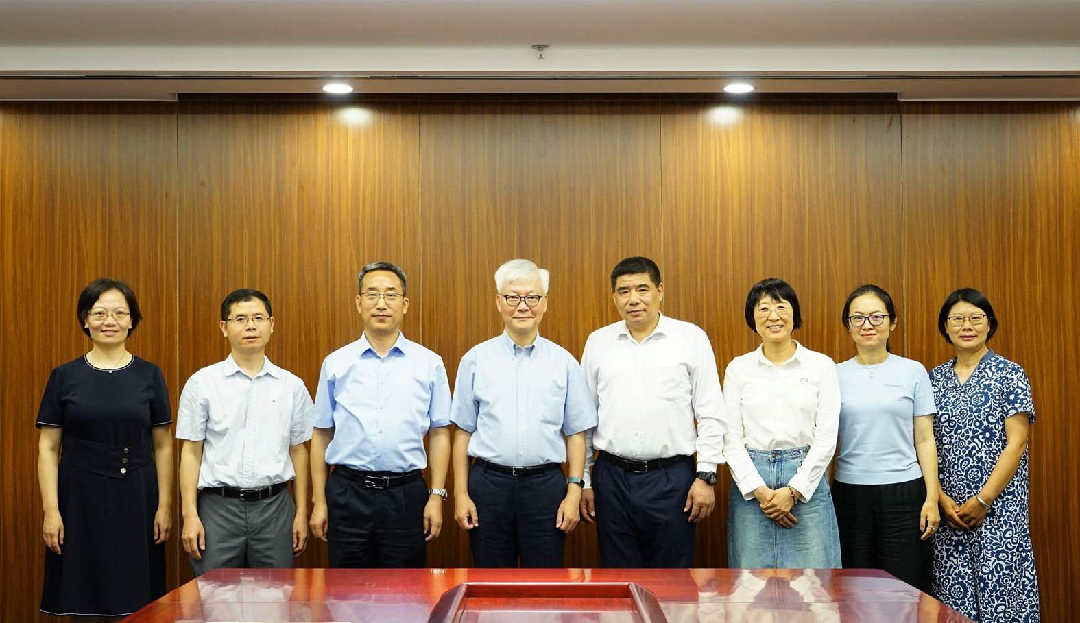 台湾东吴大学国产主播
院长阮金祥教授一行来访