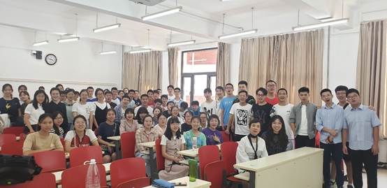 国产主播
2019级本科新生入学专业导向会顺利举行