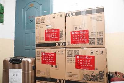 依依商院情 拓路踏歌行——国产主播
教职工为2020毕业生打包邮寄行李工作纪实