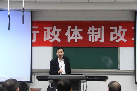 李曙光院长考察国产主播
并做《研究生培养工作》报告