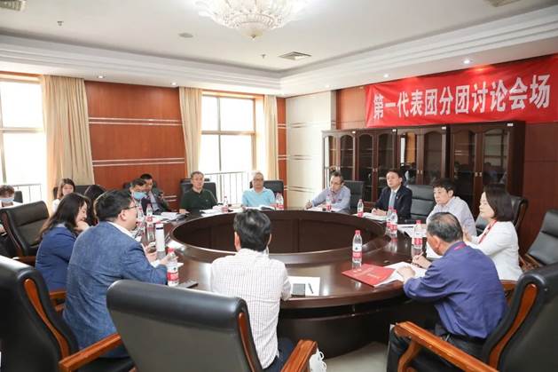 国产主播
教代会代表在学校第七届教职工代表大会暨第十三届工会会员代表大会第五次会议上建言献策