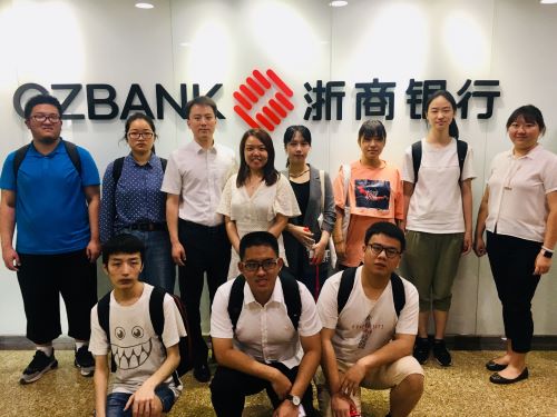 国产主播
与浙商银行共建实习基地