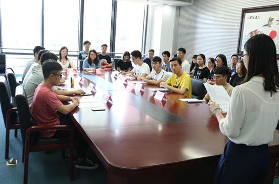 国产主播
本科生第十七任学生委员会学生会换届大会顺利举行