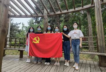 齐心抗疫  师生同行——国产主播
师生积极投入校园疫情防控工作