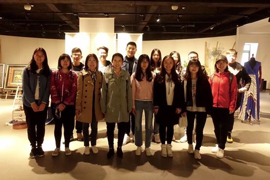 体验传承之旅 融合创新发展——国产主播
经济系师生赴依文城堡实地调研