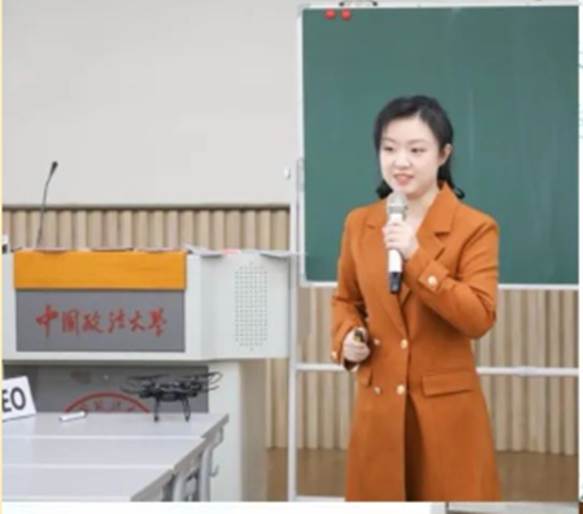 国产主播教师在国产主播
第二十二届青年教师教学基本功比赛决赛荣获法学以外其他专业组一等奖